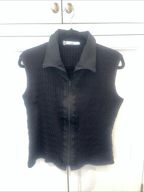Black Textured Sleeveless Zip Front top
RAYURE Paris